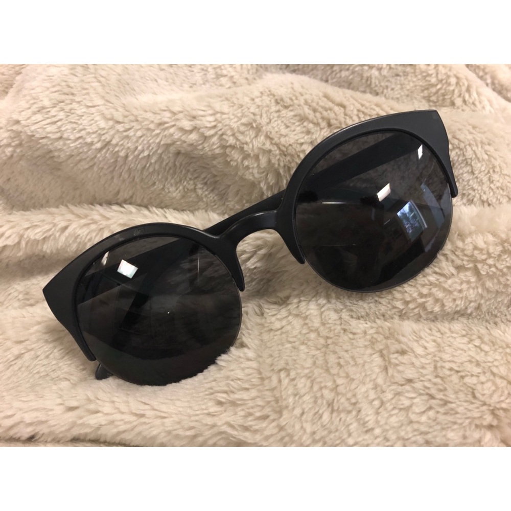 Black Sunnies